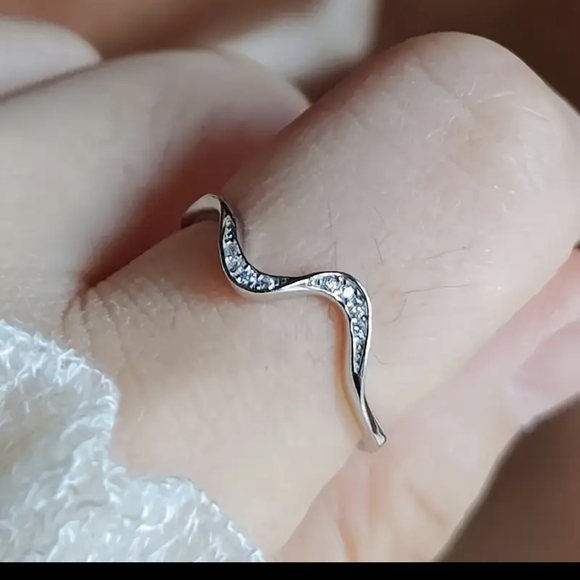 Silver Curved Band Ring with Sparkling Stones - Picture 4 of 4